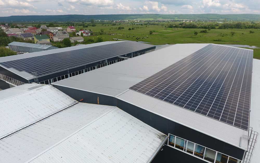 英国の1MW商用太陽光発電所
